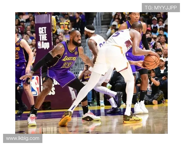 [NBA]戴维斯长甩前场 詹姆斯撤步三分命中.