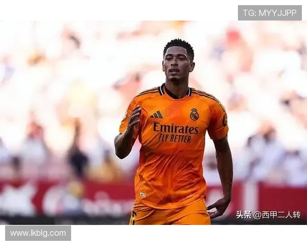 疑似肩伤复发，贝林厄姆在被换下后捂着自己的肩膀